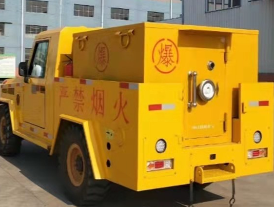 固阳凯龙爆破器材运输车：保障爆破任务的安全运行